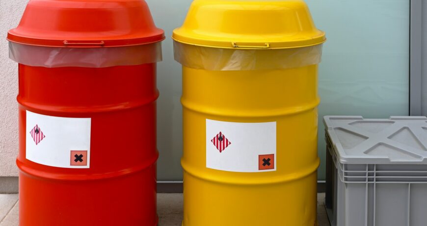 pojemniki na odpady niebezpieczne
