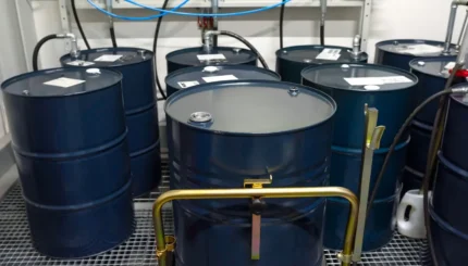 beczki z chemikaliami